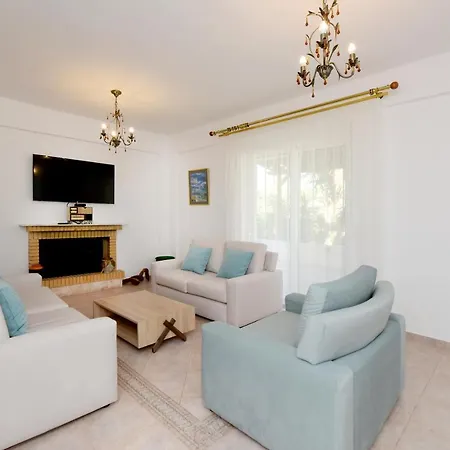 Irilena - 4bdr House * Gennadi