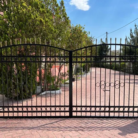 Irilena - 4bdr House Villa Gennadi