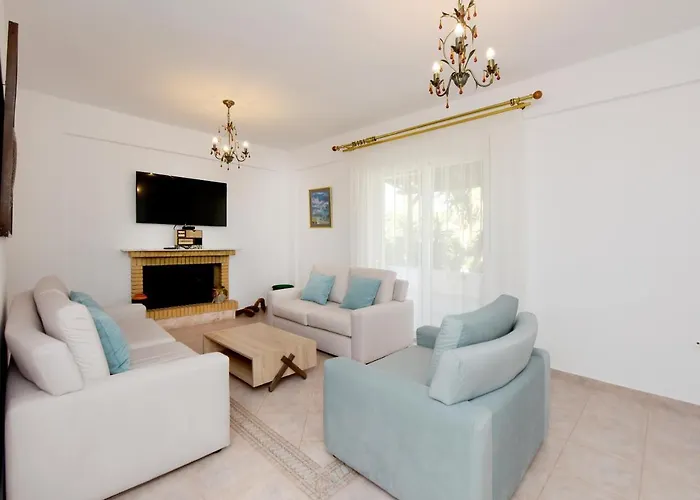 Villa Irilena - Beach House With Private Pool * Gennadi