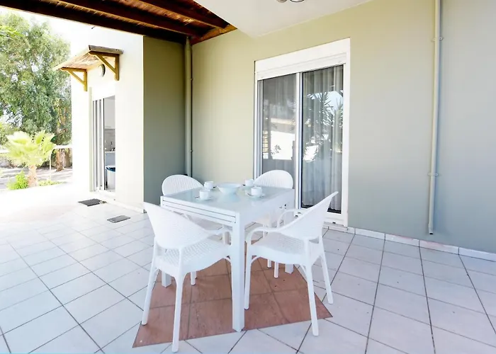 Villa Irilena - Beach House With Private Pool *