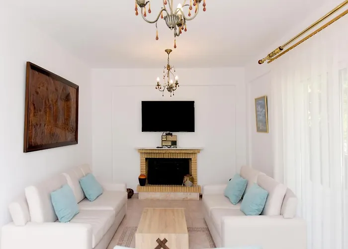 Villa Irilena - Beach House With Private Pool Willa *