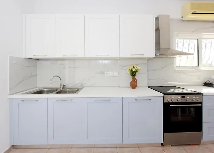 Villa Irilena - Beach House With Private Pool Jenadi