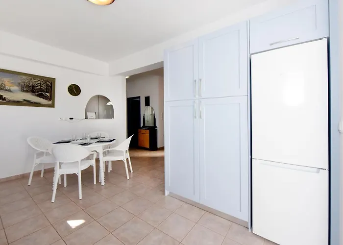 Villa Irilena - Beach House With Private Pool *