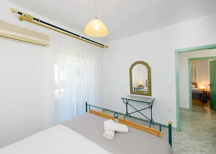 Villa Irilena - Beach House With Private Pool