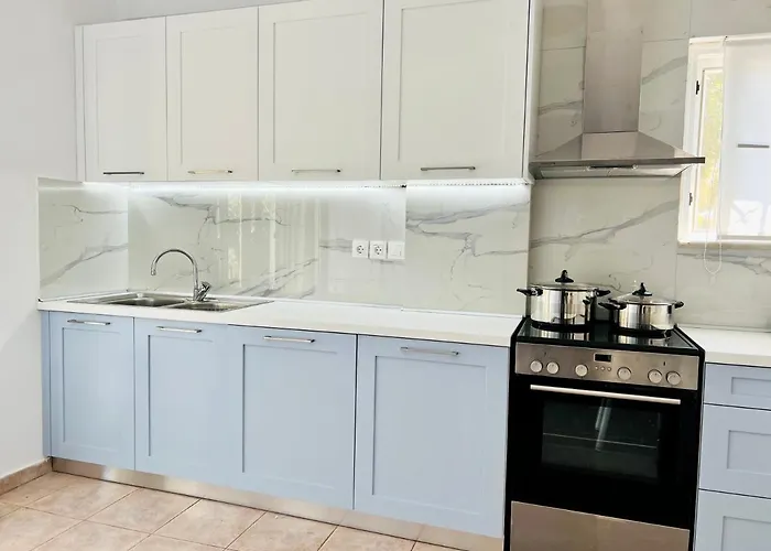 Villa Irilena - Beach House With Private Pool Jenadi