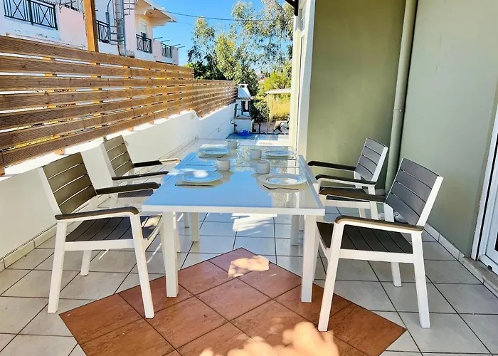 Villa Irilena - Beach House With Private Pool * Jenadi